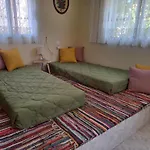 بيت للعطل Maria's Garden House *