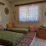 بيت للعطل Maria's Garden House *