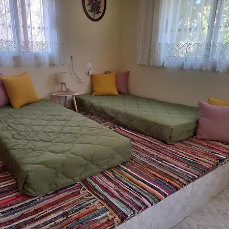 بيت للعطل Maria's Garden House *