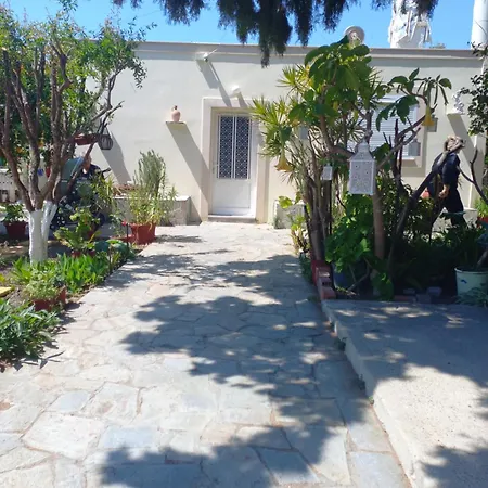 بيت للعطل Maria's Garden House *