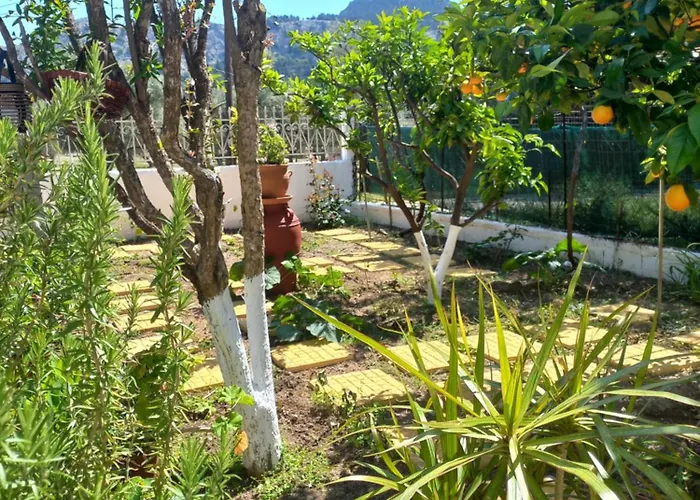 بيت للعطل Maria's Garden House