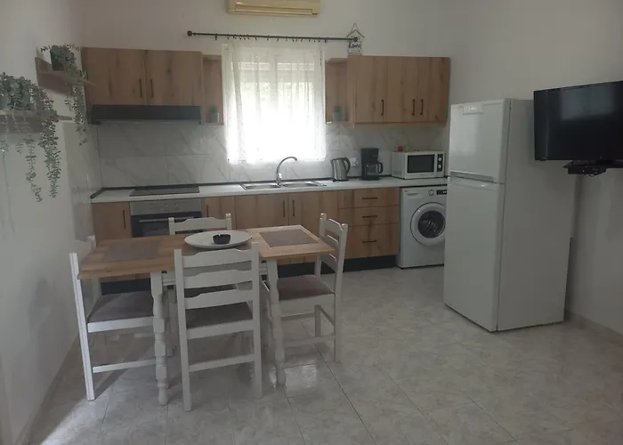 بيت للعطل Maria's Garden House *