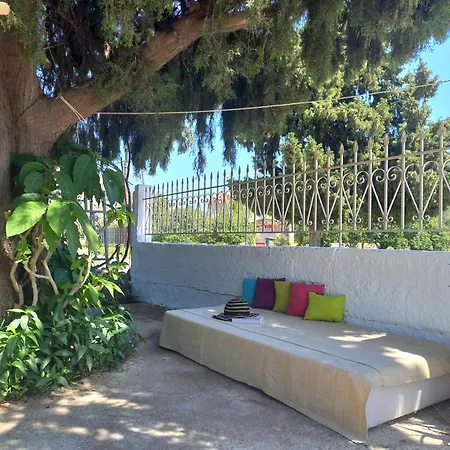 Сasa de vacaciones Maria's Garden House *